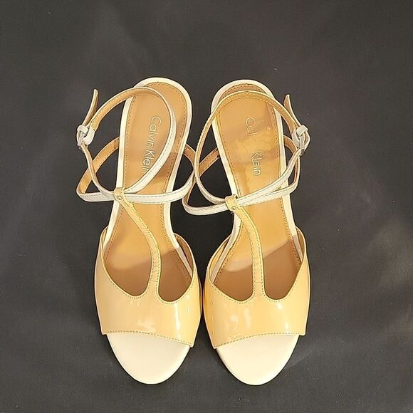 CALVIN KLEIN PEEP TOE ADJUSTABLE BUCKLE ANKLE STRAP SANDAL - Picture 2 of 12